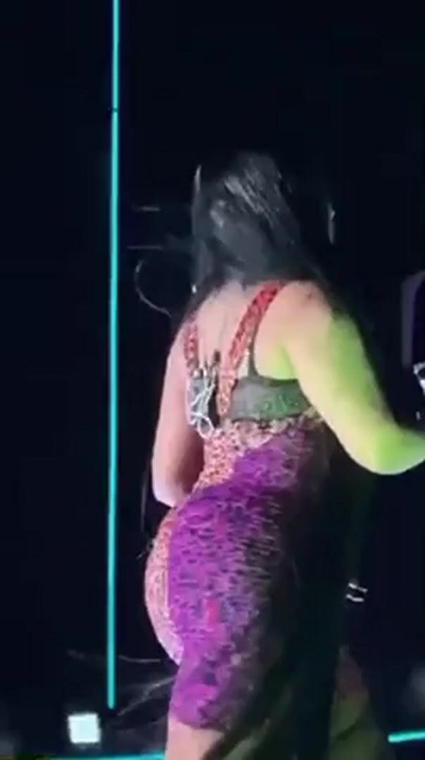 I want to bury my face in and grope Nicki Minaj’s ass so badddd