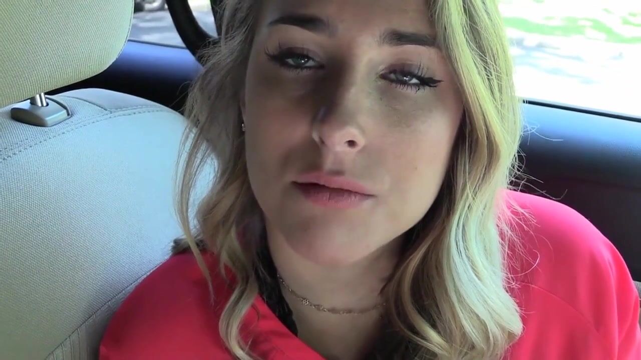 Victoria hypnotized by master for her feet