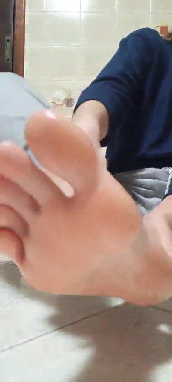 Nicoli big soles SFW