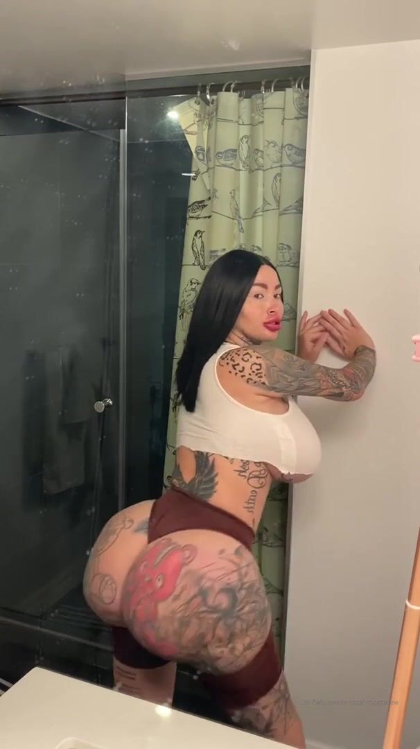 Xomary ass