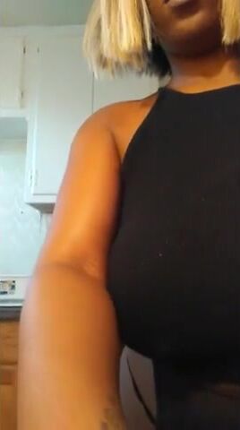 Big titty Almond twerks in the kitchen