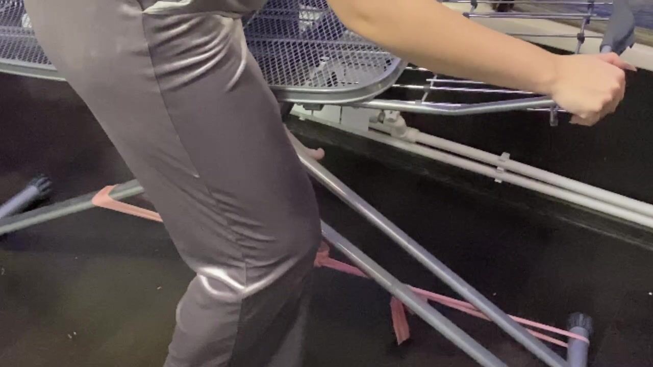 90 kg girl break ironing board