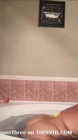 Selena Loca bathtub farts