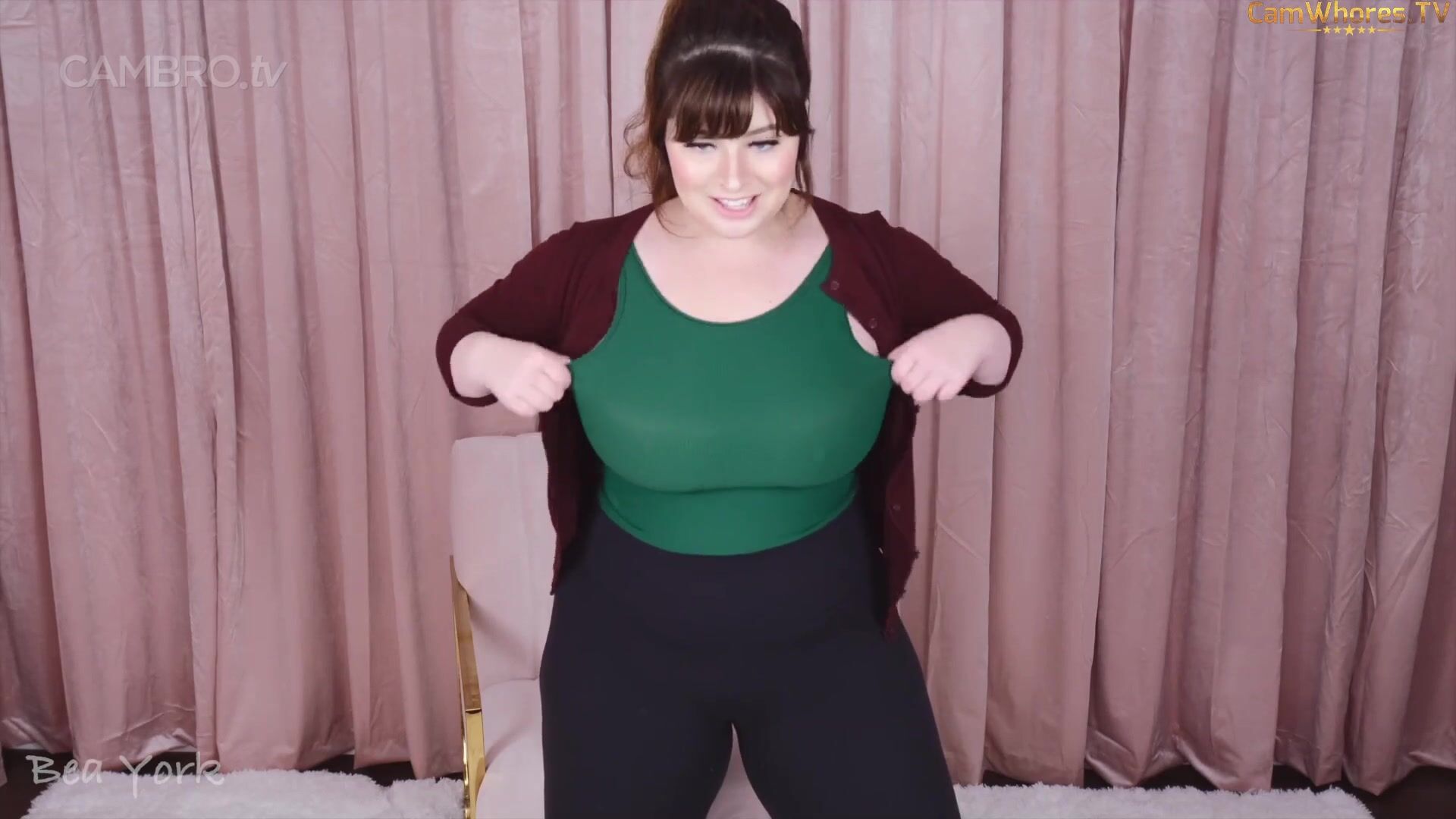Bea York sexy big tits model