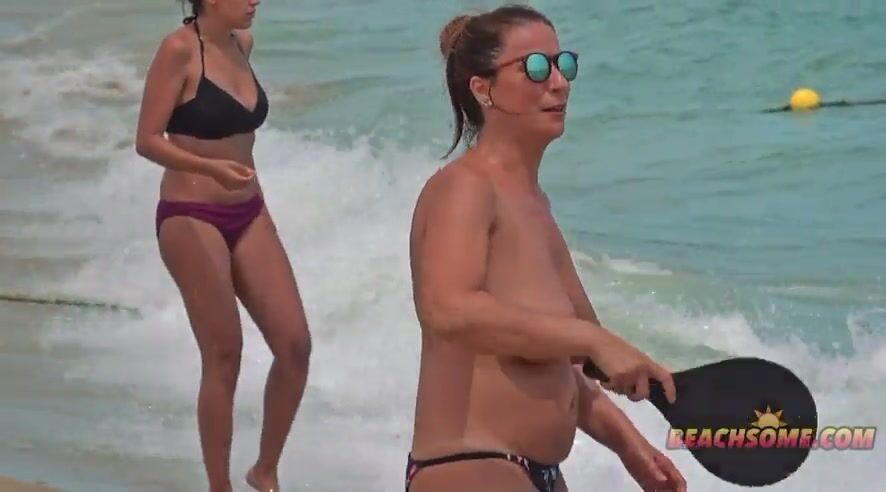 Amateur milf mom public beach