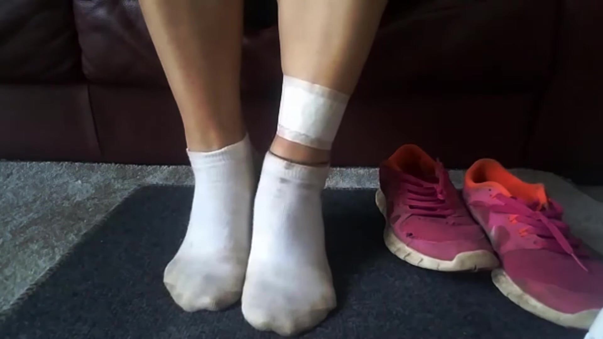 footlicious sneakers and socks off