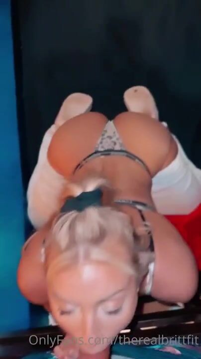Therealbrittfit_fucked_in_a_truckbed