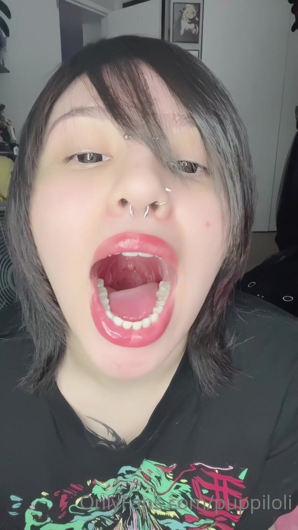 Hanimepuppi tongue out and mouth