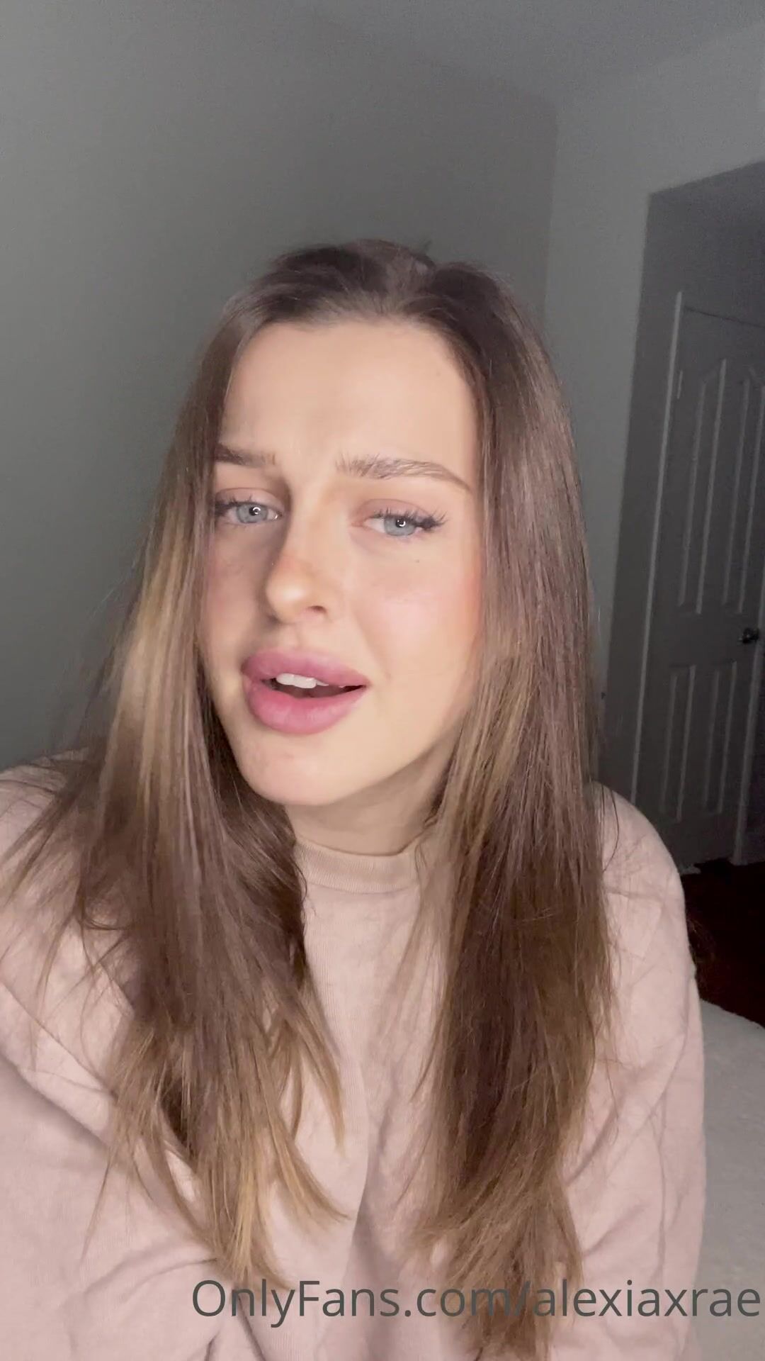 Alexiaxrae - Cums for daddy
