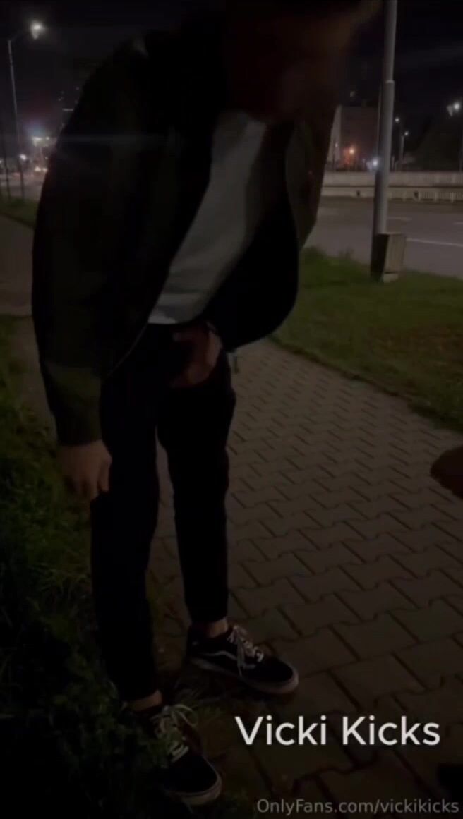 Vicky kicks public