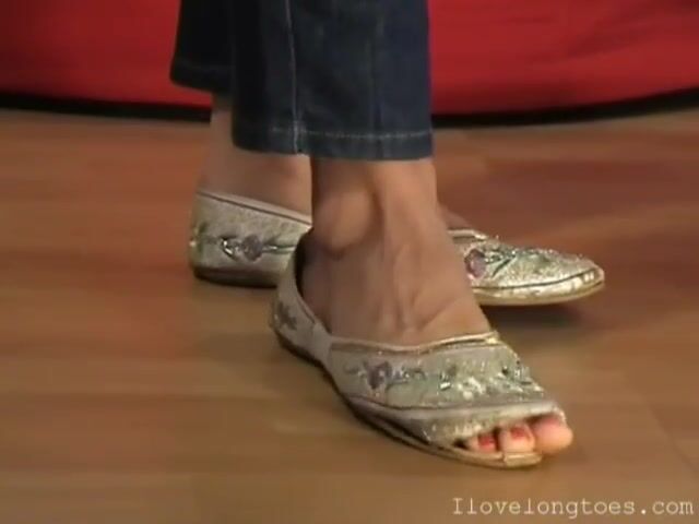 Hania shoe bursting
