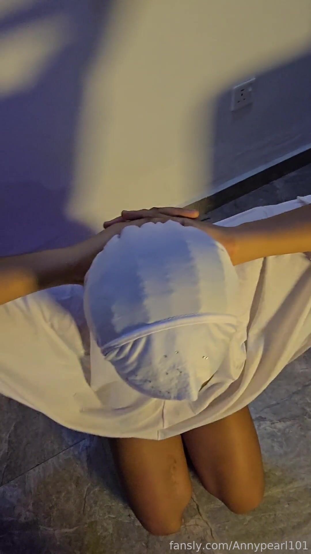 AnnyPearl101 - Self-Degrading and Pissed On In Hijab