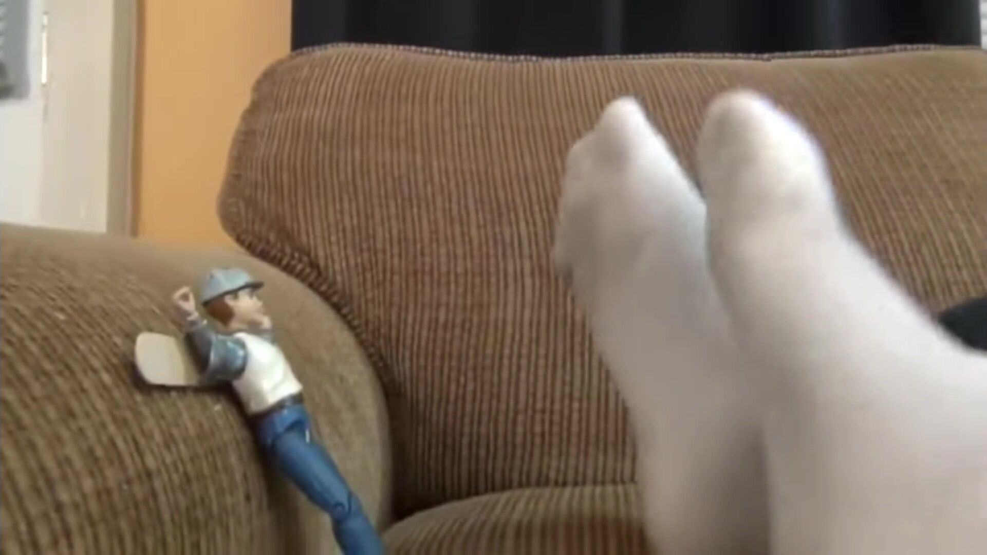 Giantess Hali, Sweet Southern Feet