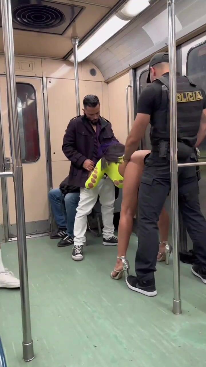 Lun@ Bell public squirt