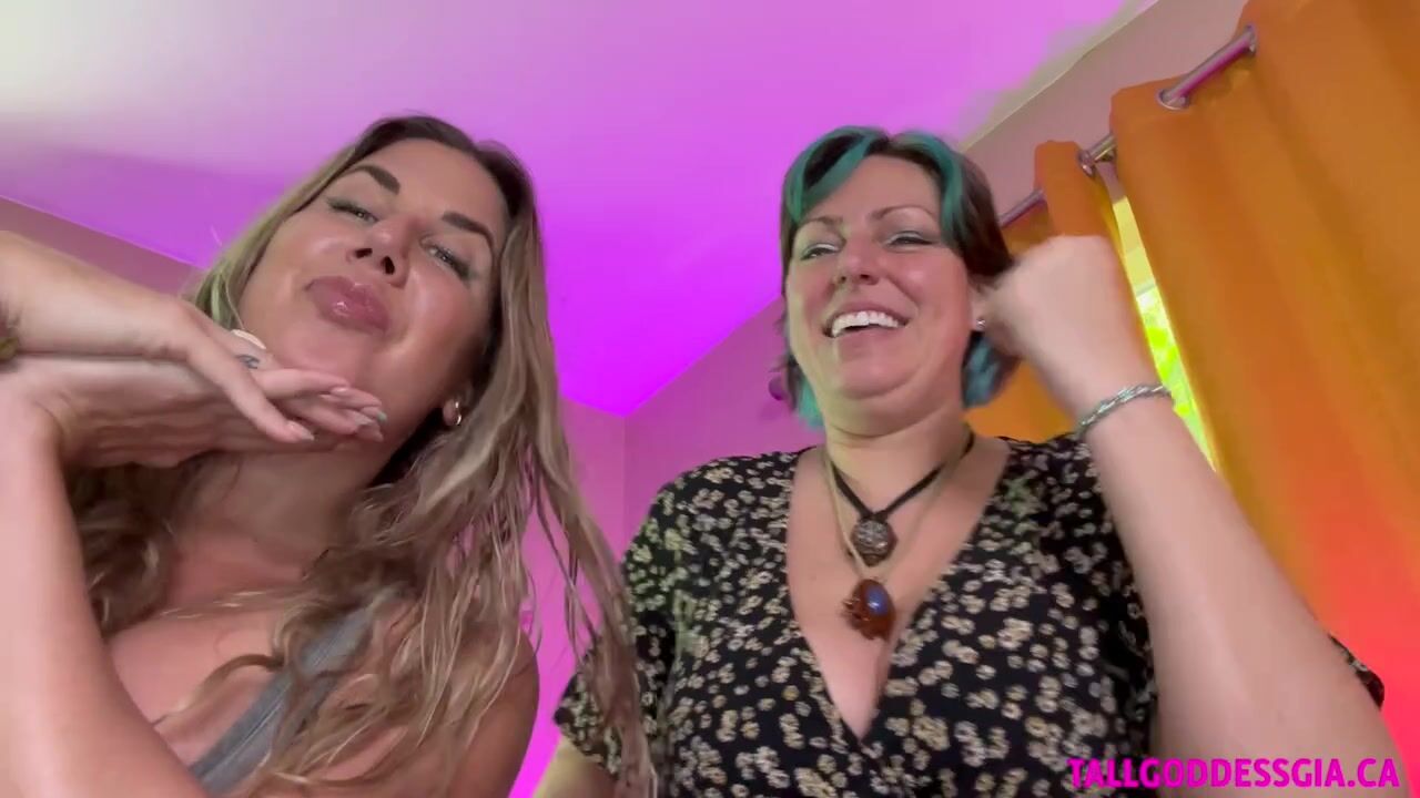 Tall Goddess Gia & Vanessa Rain - Amazons Share A Tiny Snack