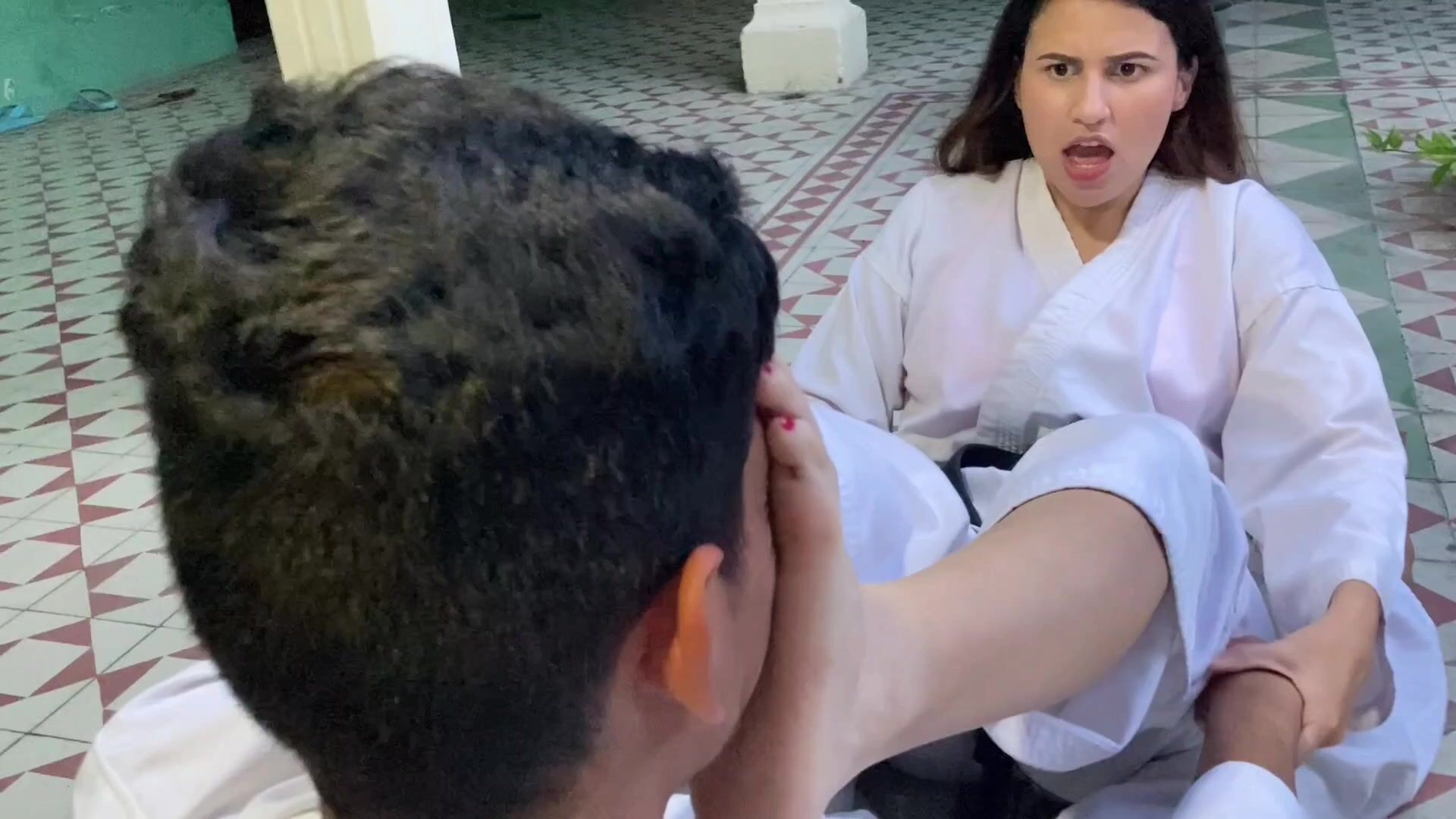 Mauxi The Kicking Girl Smothering II