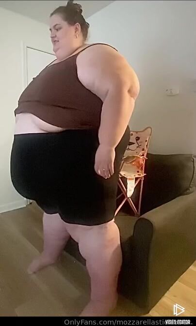 700 lb MozzarellaStickLover crushes chair