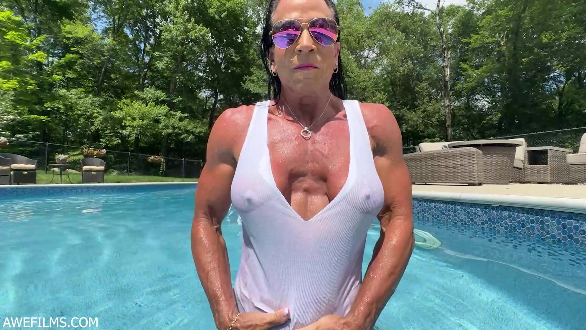 Xena shows off her ripped muscles