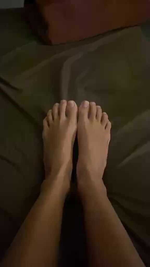 Natural tahitian girl feet