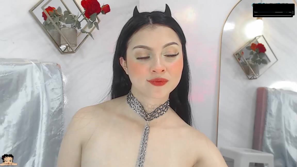 naamah_b titty twisters
