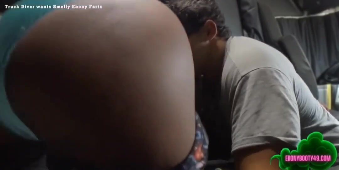 Ebony49 Smelly Face Farts