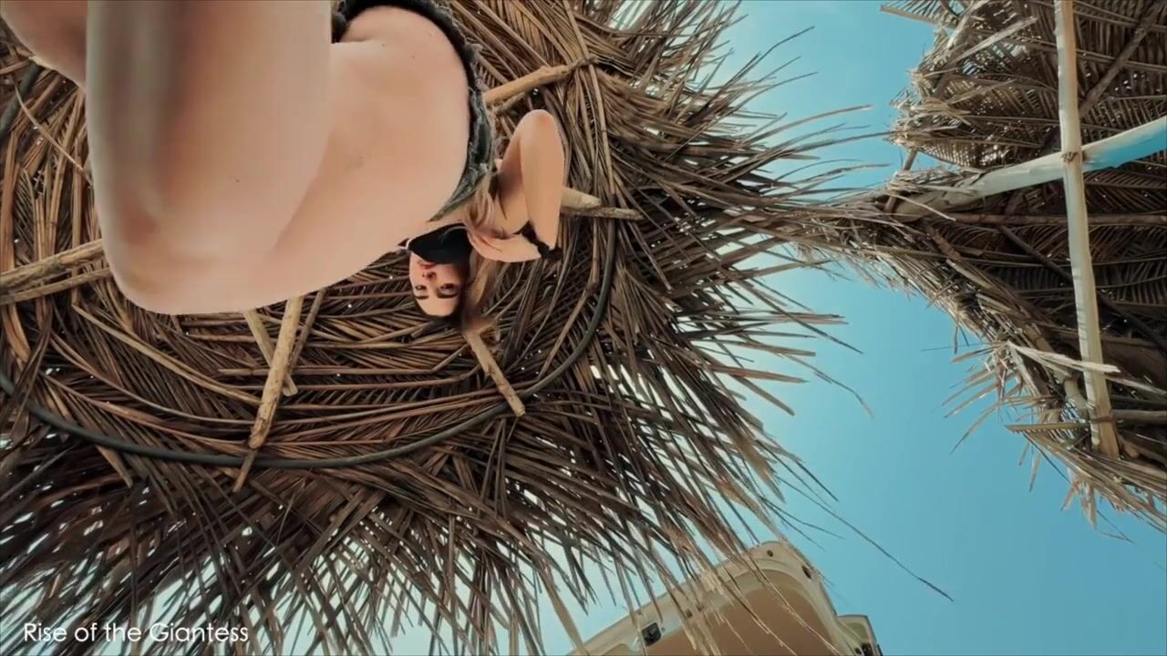 Gabriela - Giantess Beach Day