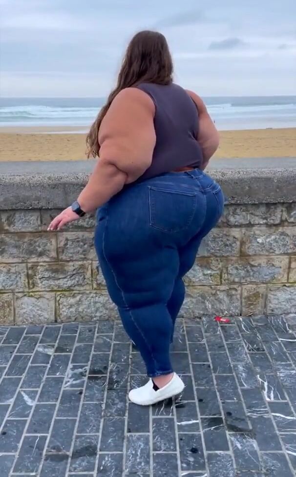 Boberry struggling to get up the ledge