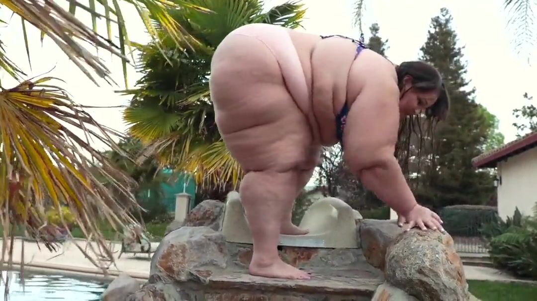 Boberry being too fat for the waterslide