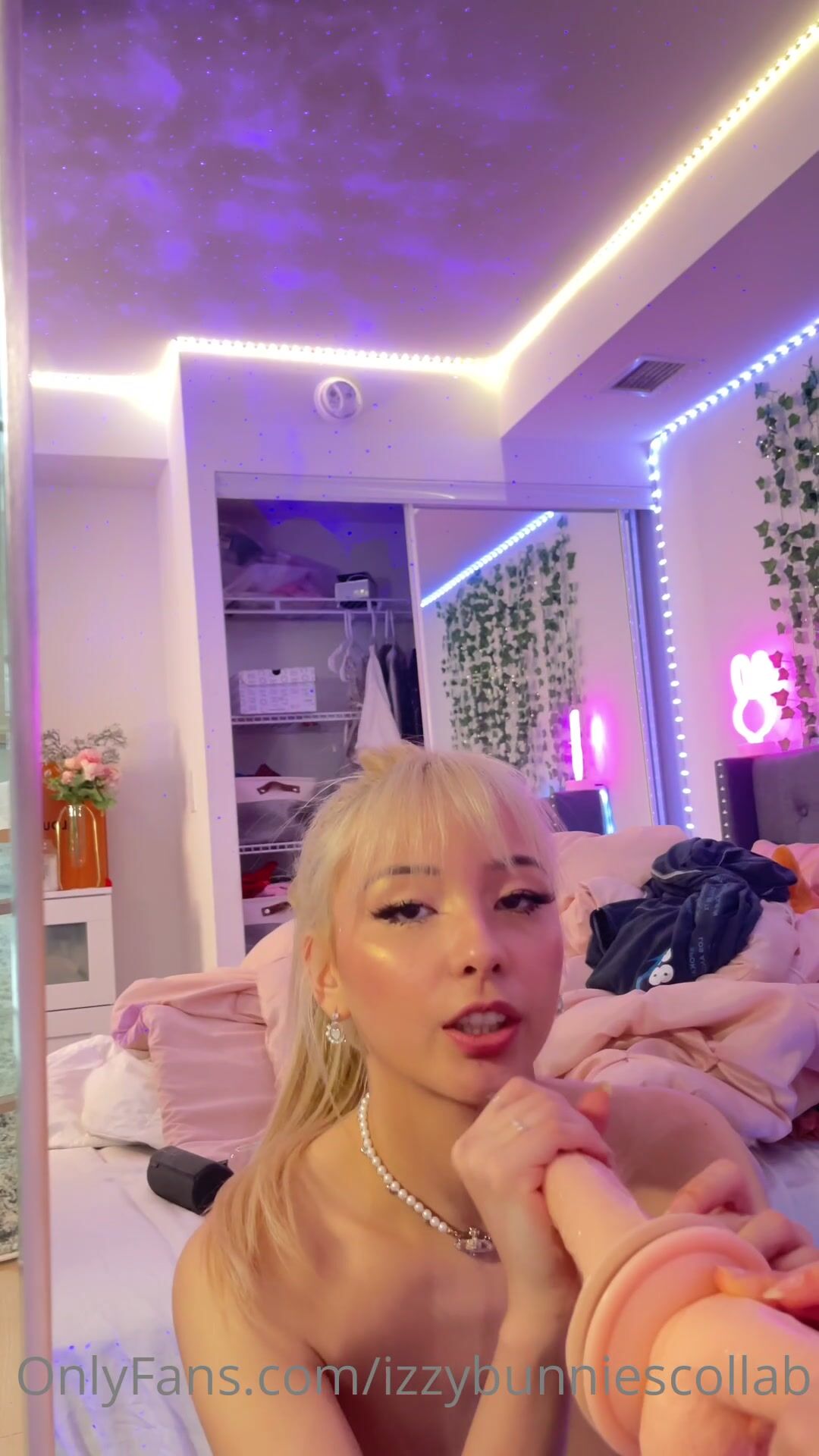 IzzyBunnies - First Video I Made When I Turned 18