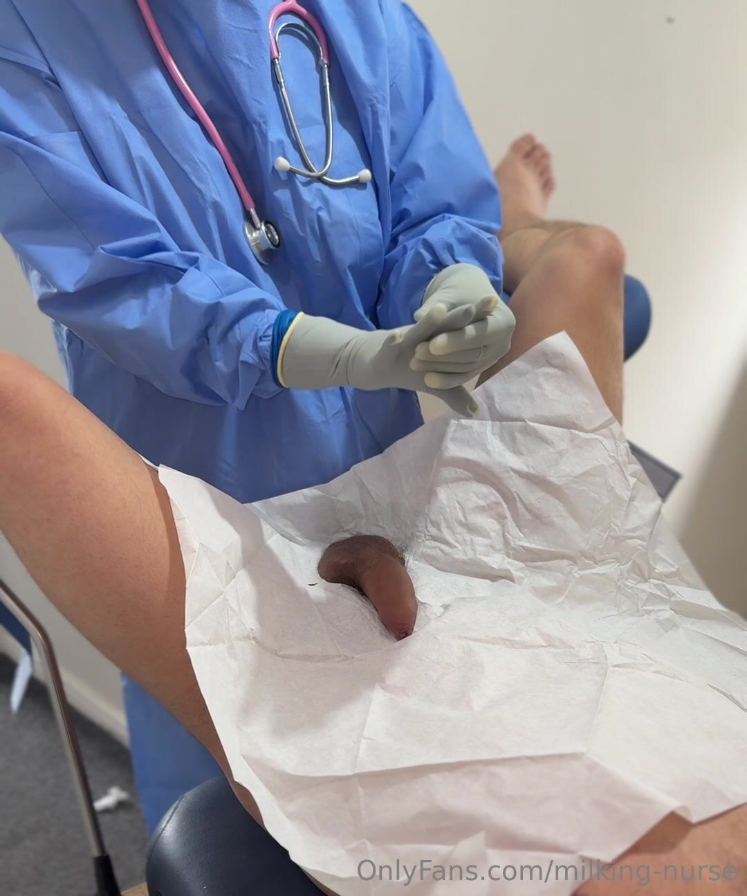 Milking nurse gloved milking