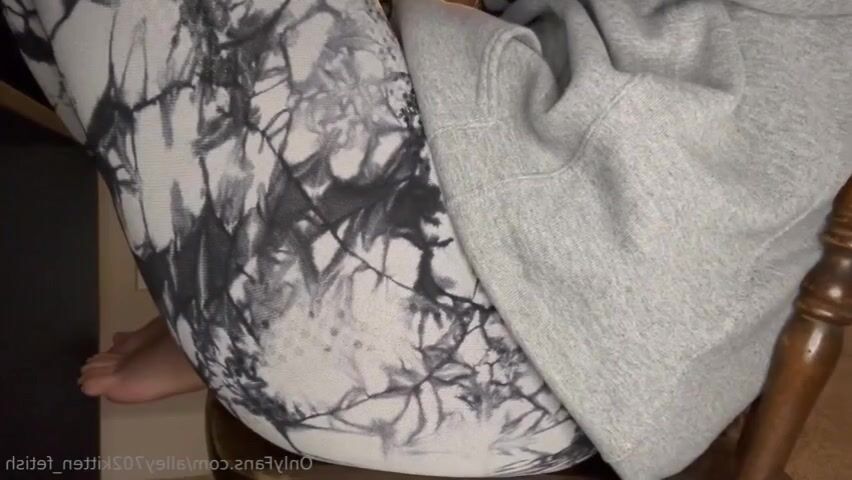 AllyKitten Stinky Chair Fart