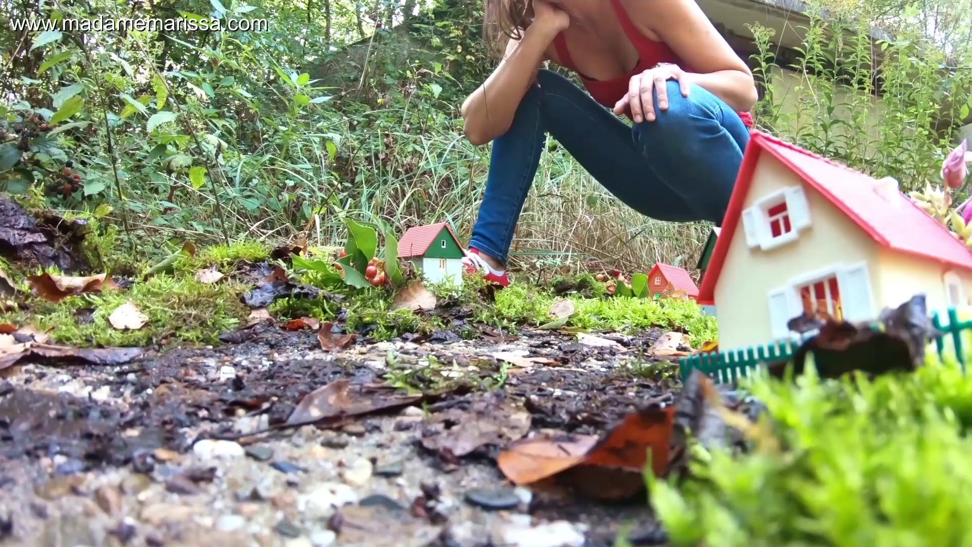 Madamemarissa giantess crush and destroys village