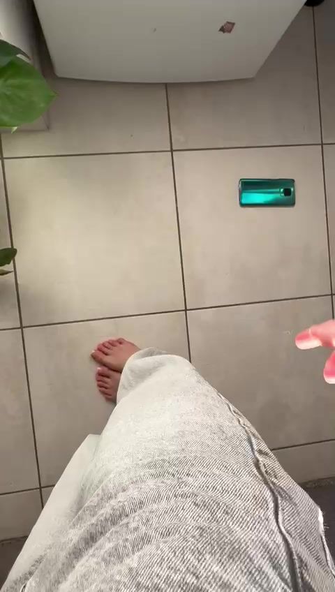 Valentine miss foot slapping