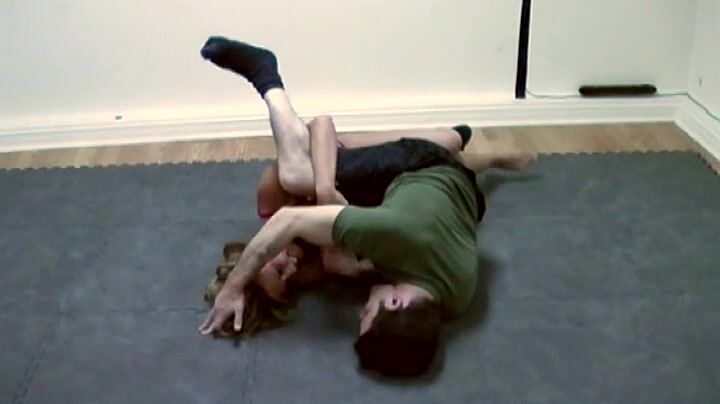 Mixed wrestling facesitting