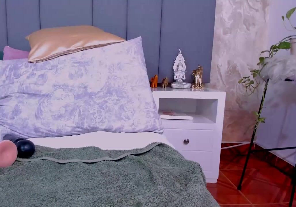 Follona Juli chorreando