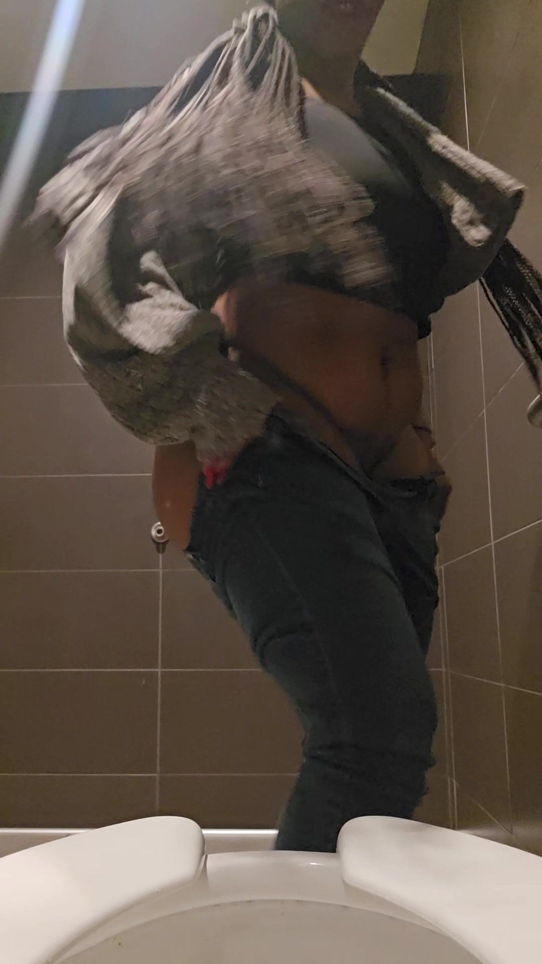 UniQueen21 - public bathroom fun