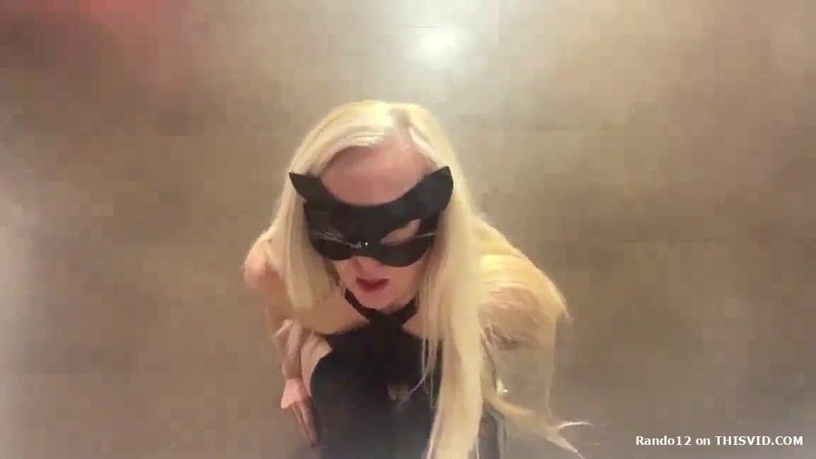 Thefartbabes diarrhea in the trash can