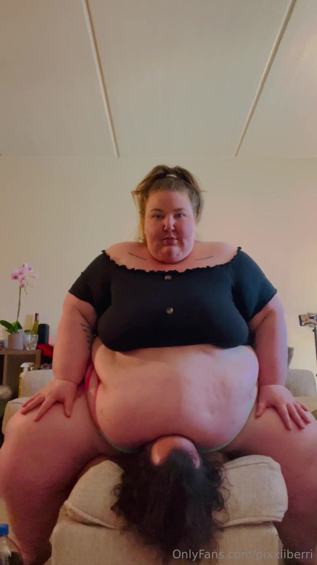 Ssbbw Pixxiiberri facesitting gamergirl
