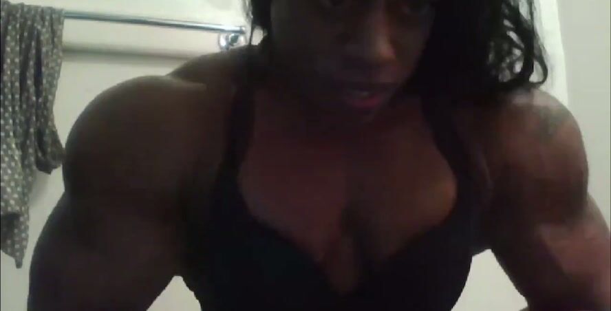 Brittany O’veal flexing pt1