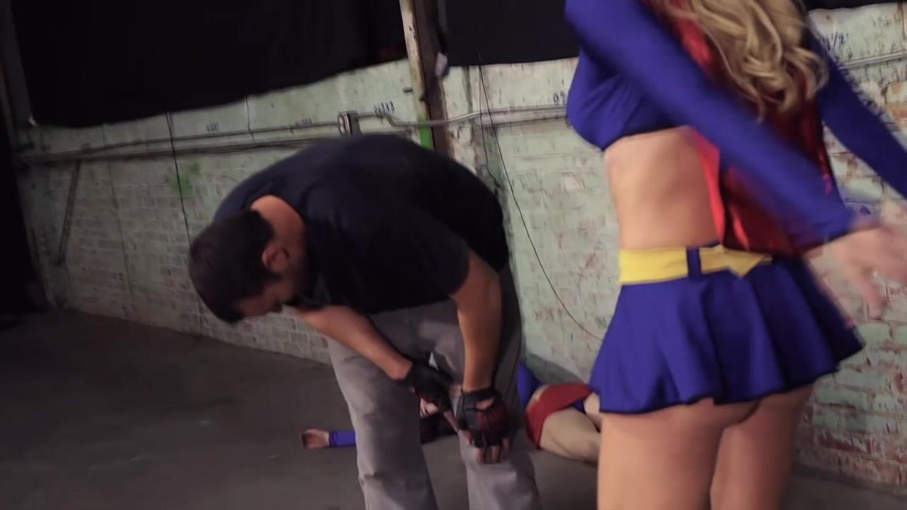 D Free for all superheroines