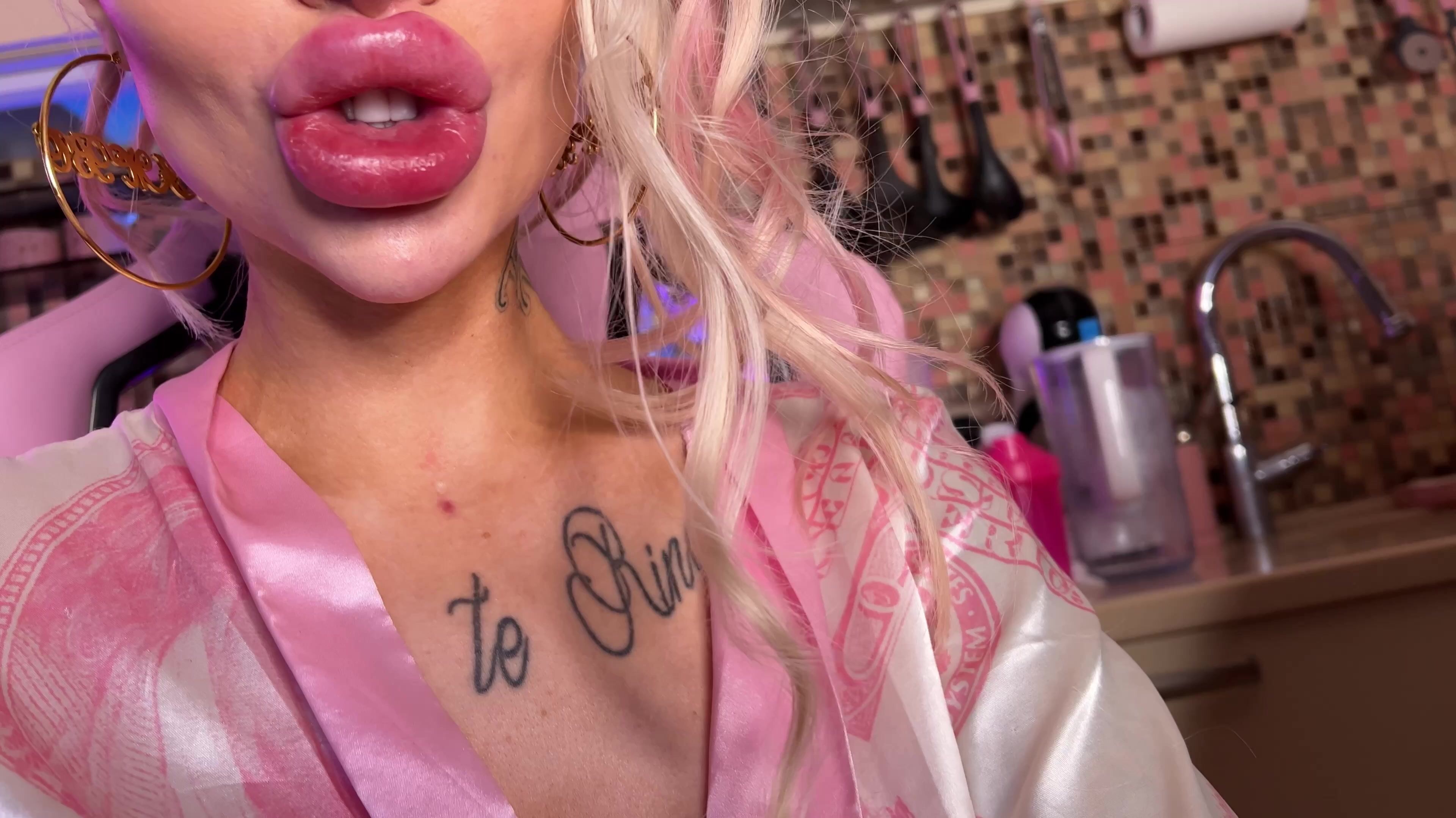 2badforyou - BIMBO SHOWS HER NEW BIG LIPS TO U
