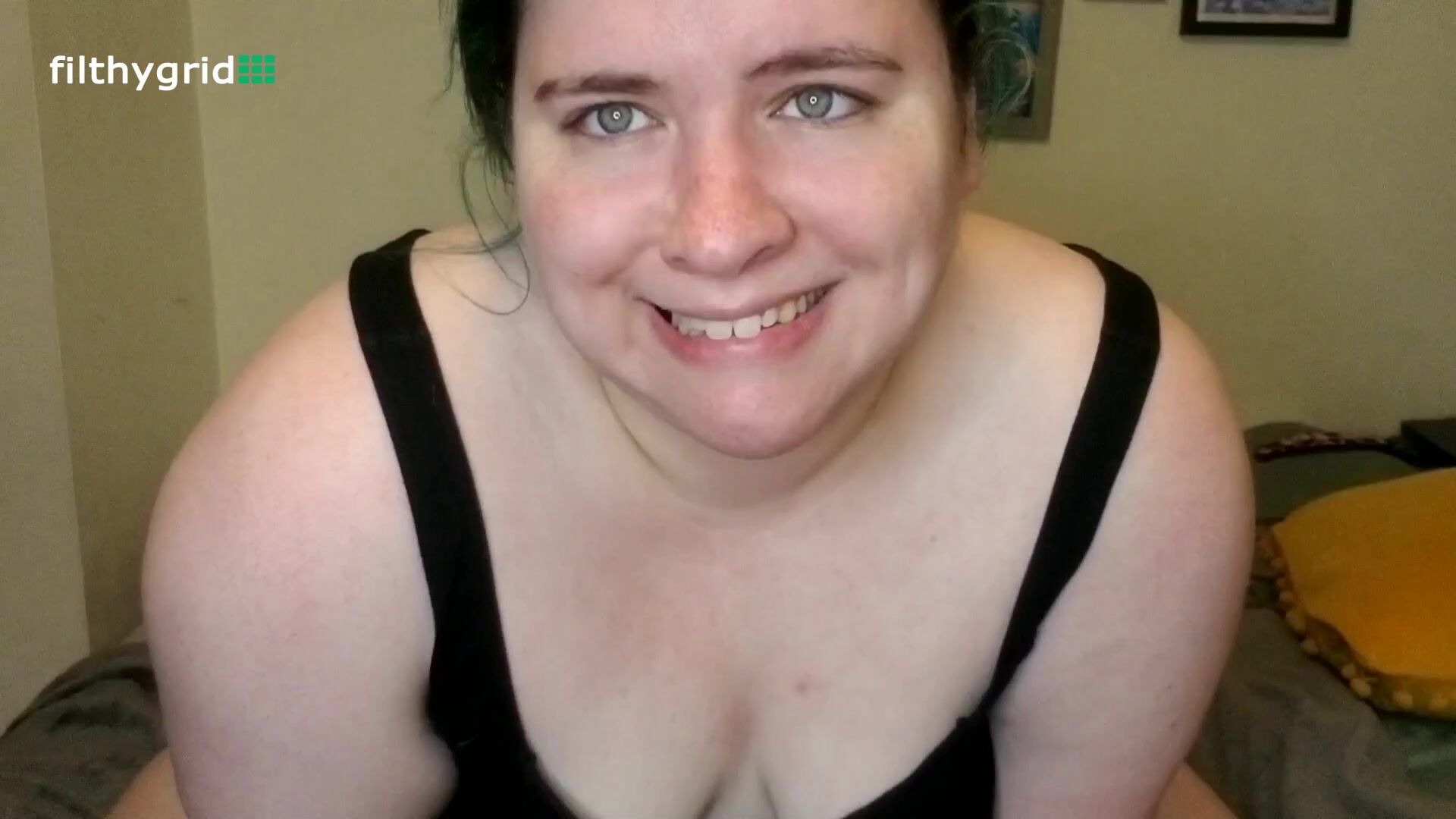 BBW Rubs Belly and Farts - emmalinekisses
