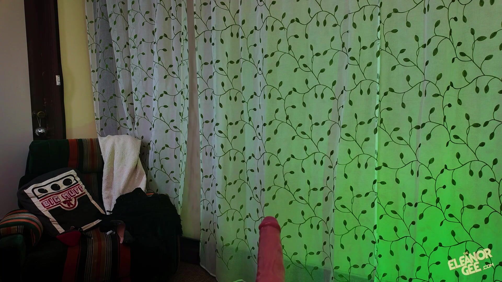 TheEleanorGee - Witch Bestie Lends a Helping Hand