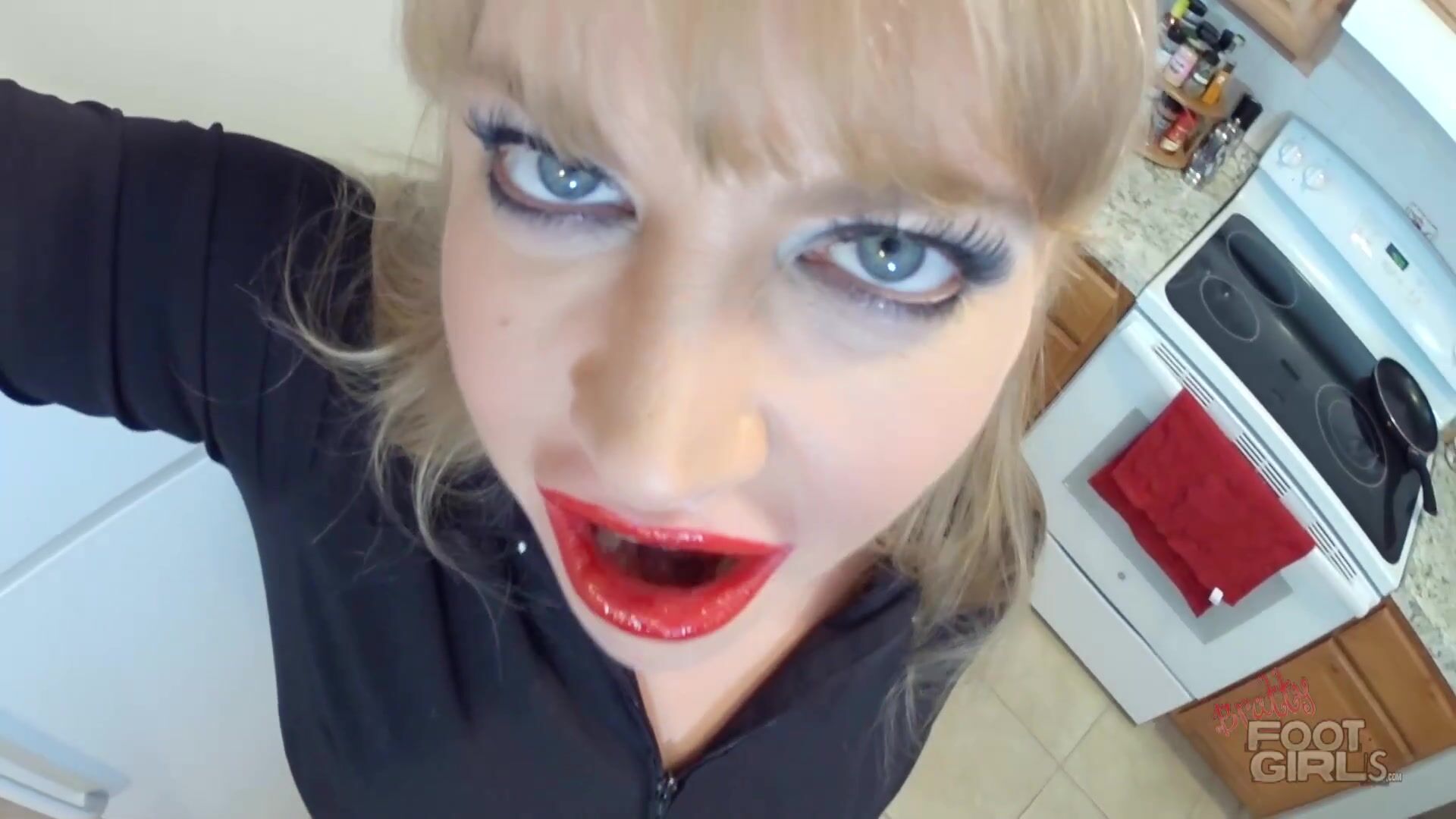 Sophia Stone - Giantess