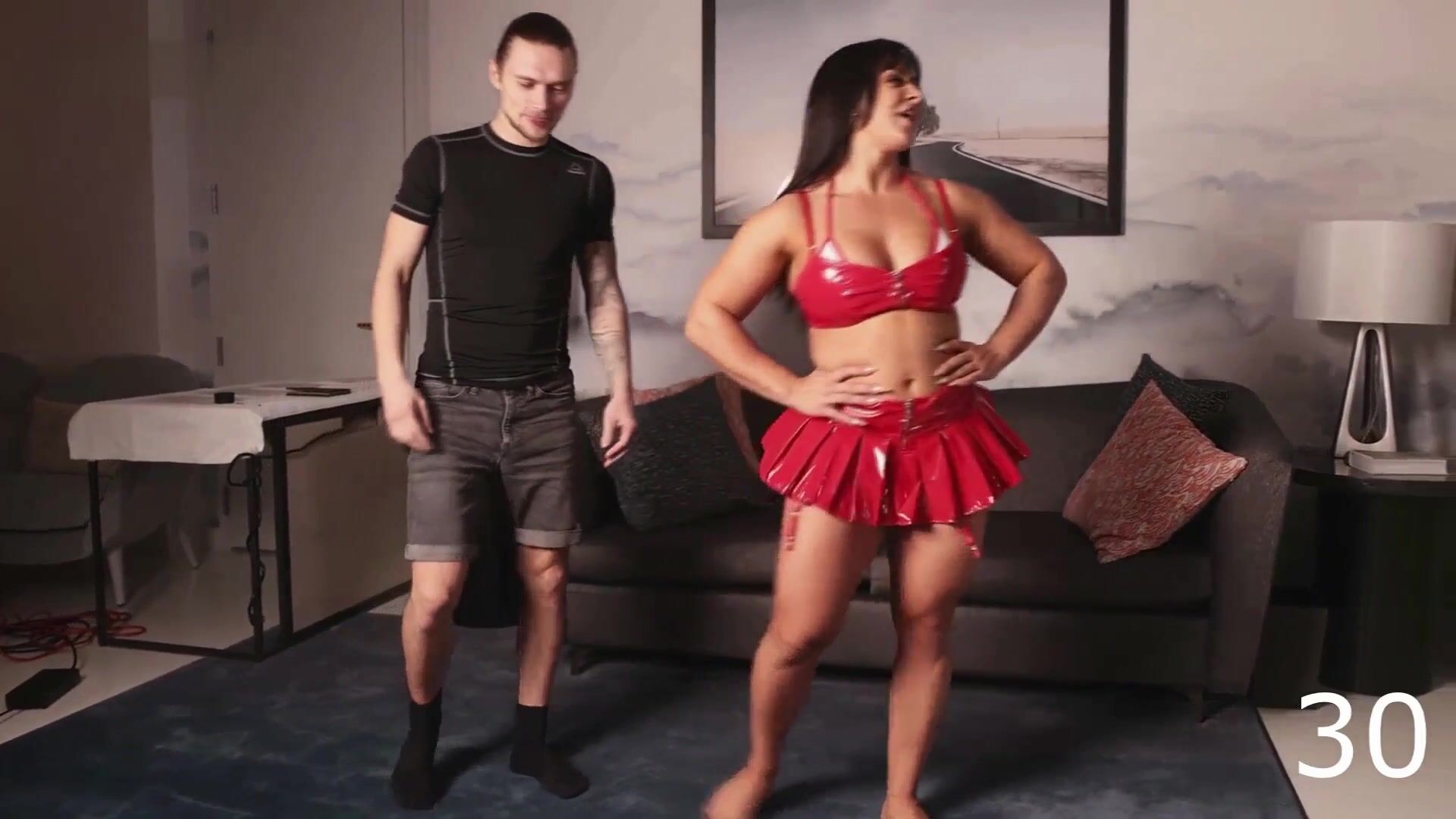 Ranya biceps curl a strong man