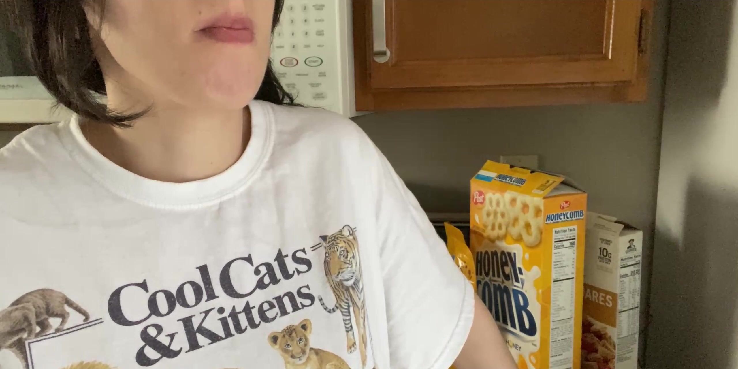 Goddess Hasmik vores borrower for breakfast