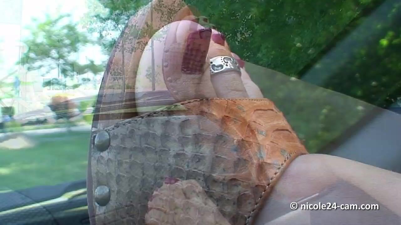 07_19_2009_Footjob_In_The_Car