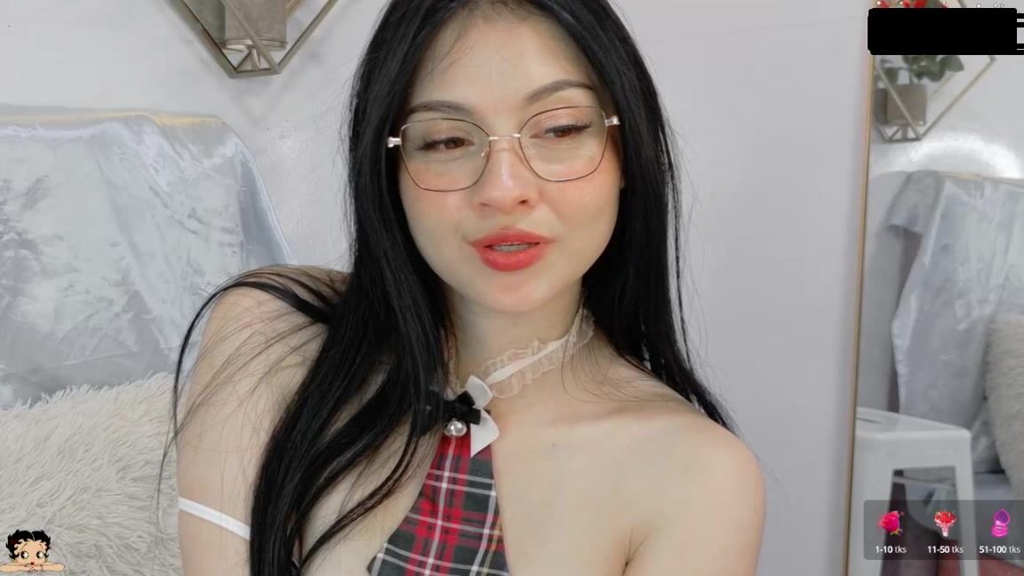 naamah_b schoolgirl
