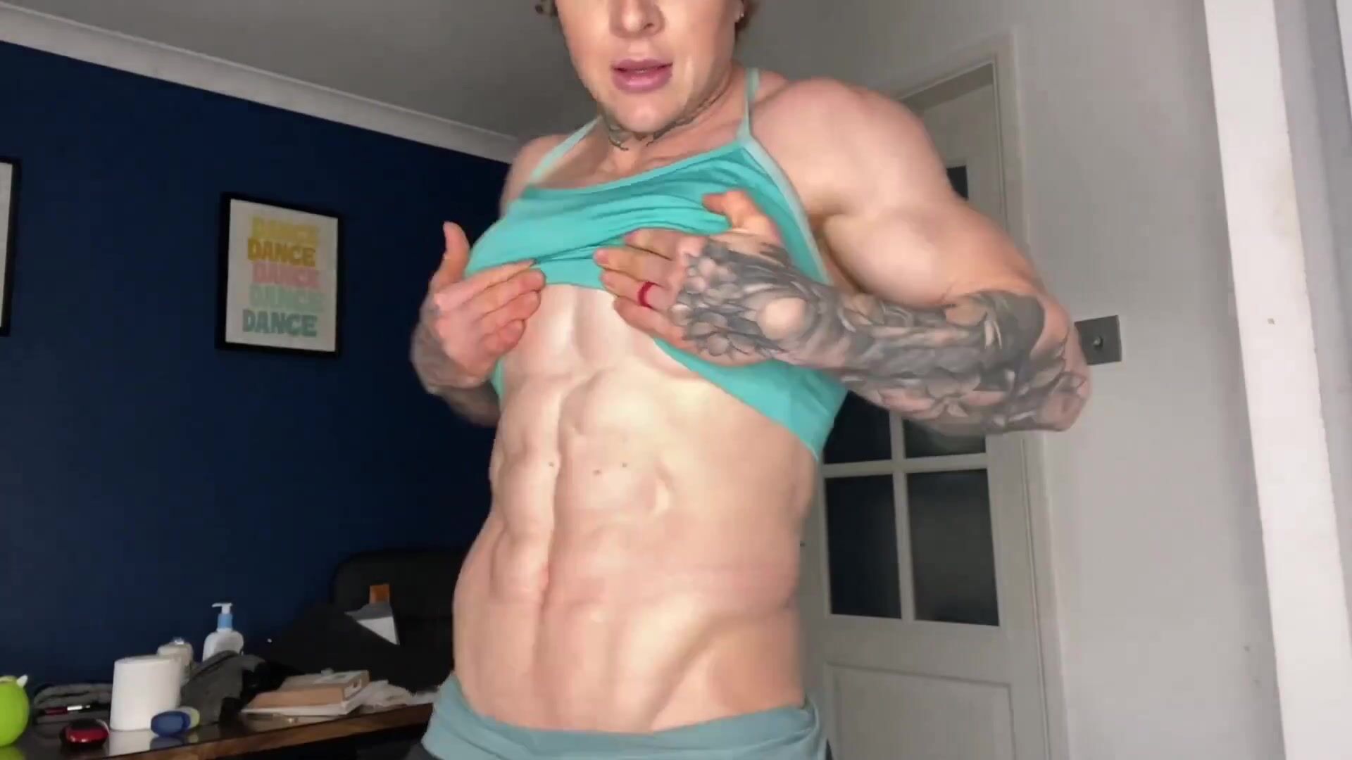 Lee Keyrouz abs