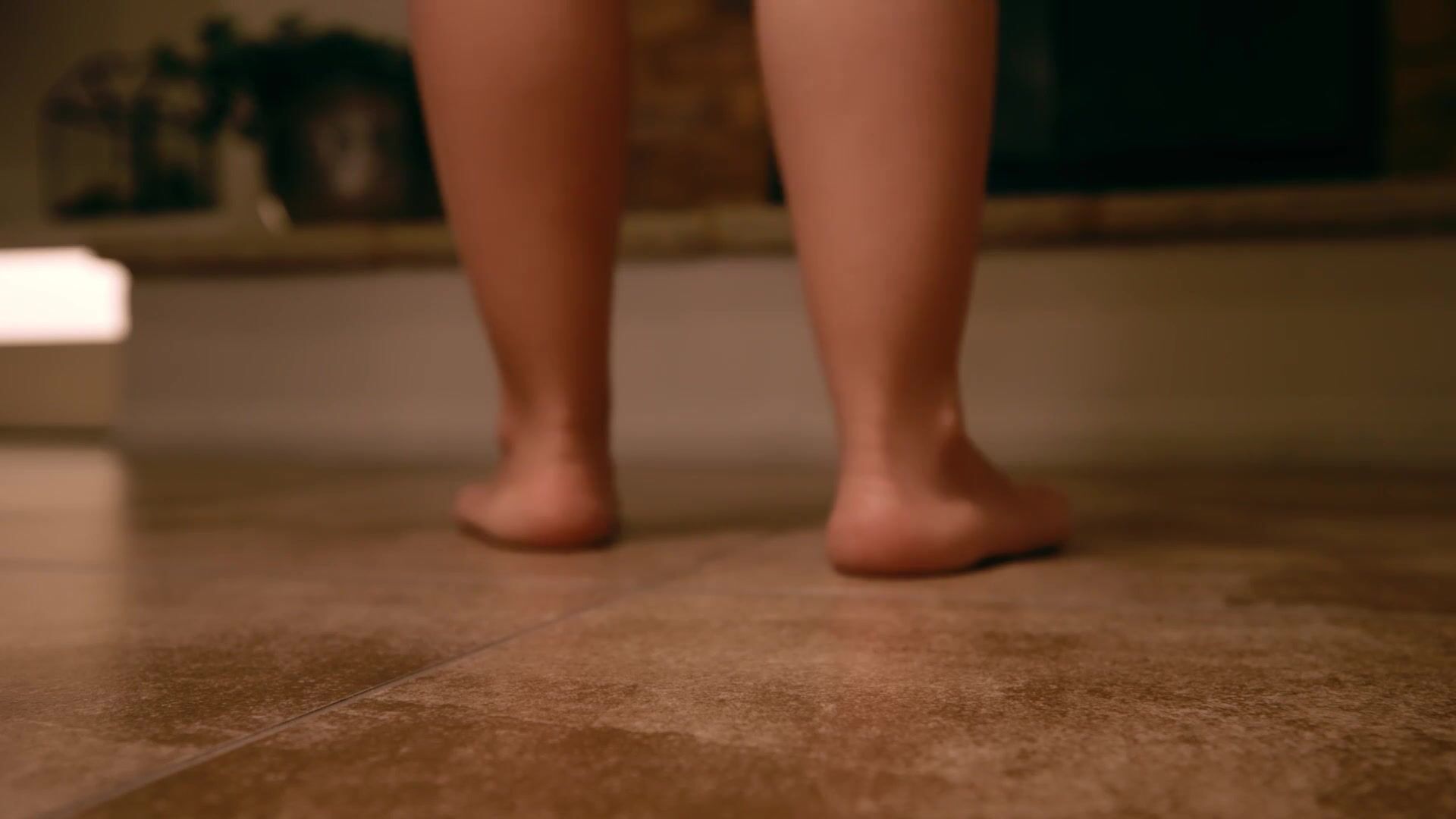 Giantess katelyn swallows the bounty hunter